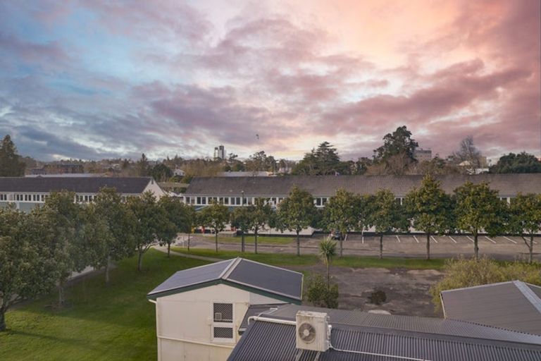 Photo of property in 37 Eileen Newey Place, Henderson, Auckland, 0612