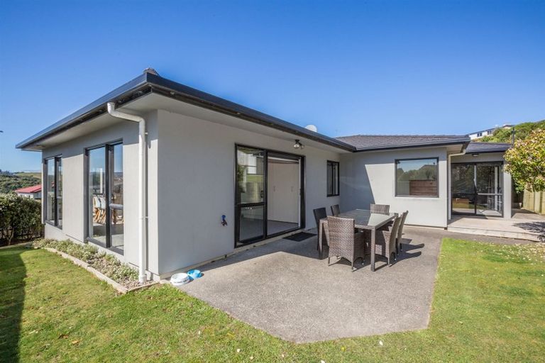 Photo of property in 16 Tongariro Drive, Aotea, Porirua, 5024