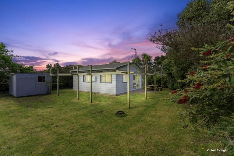 Photo of property in 8 Sand Dune Grove, Waikawa Beach, Manakau, 5573