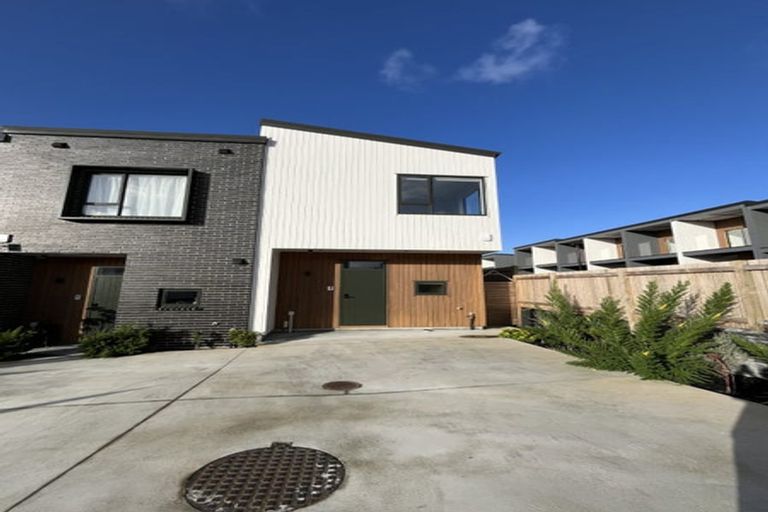 Photo of property in 31 Kuaha Road, Massey, Auckland, 0614