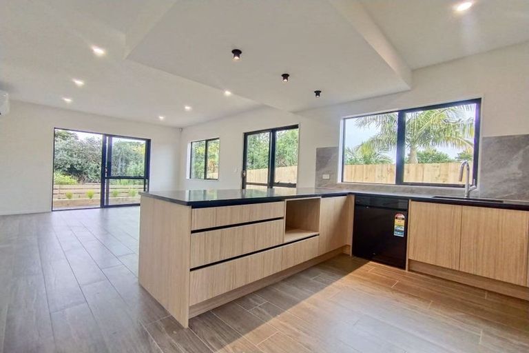 Photo of property in 11 Portadown Avenue, Pakuranga Heights, Auckland, 2010