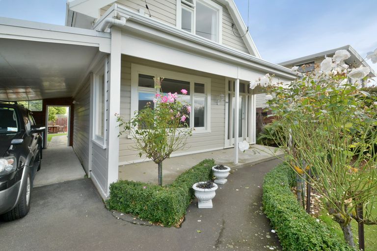 Photo of property in 120 Hargest Crescent, Saint Clair, Dunedin, 9012
