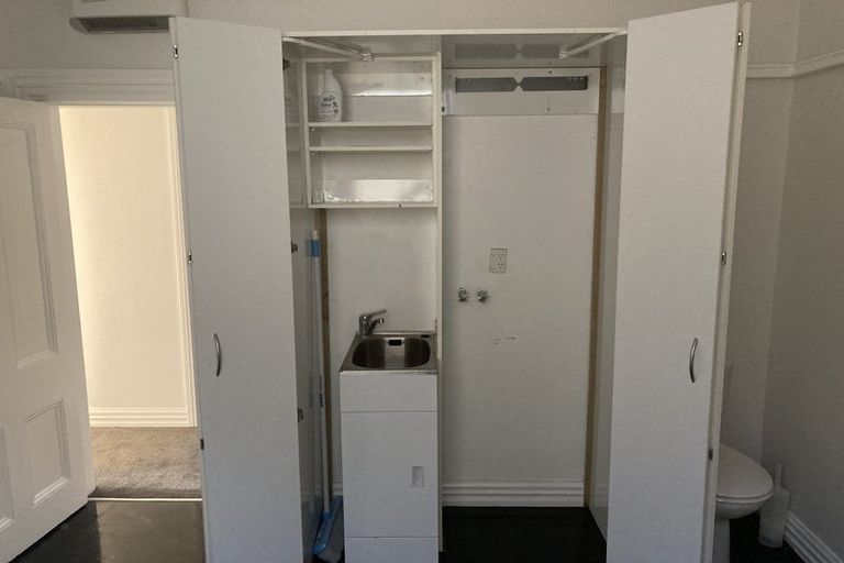 Photo of property in 31 Scarborough Terrace, Mount Victoria, Wellington, 6011