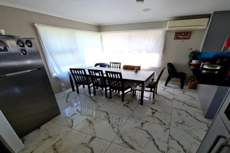 Photo of property in 6 Scanlen Terrace, Kelston, Auckland, 0602