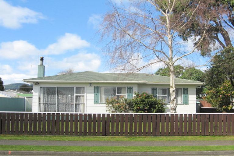 Photo of property in 22 Heather Street, Levin, 5510