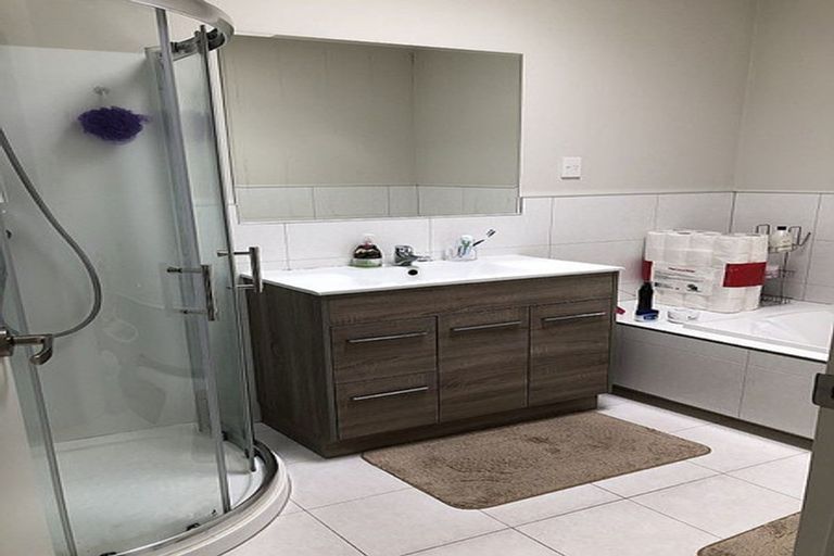 Photo of property in 18 Hakawai Avenue, Takanini, 2112