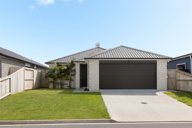 Photo of property in 30 Marion Crescent, Papamoa Beach, Papamoa, 3118