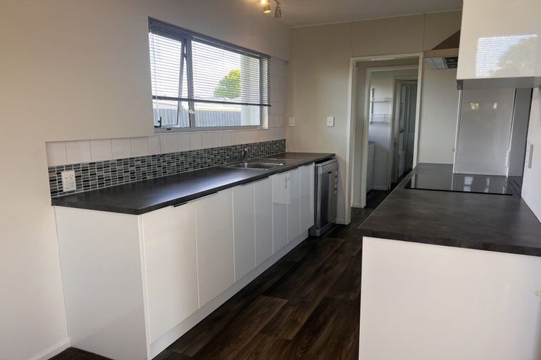 Photo of property in 2/51 Gardiners Road, Bishopdale, Christchurch, 8051