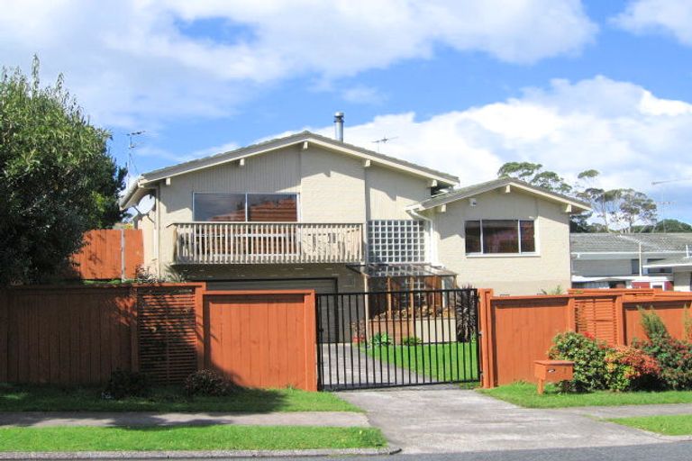 Photo of property in 8 Imogene Way, Half Moon Bay, Auckland, 2012