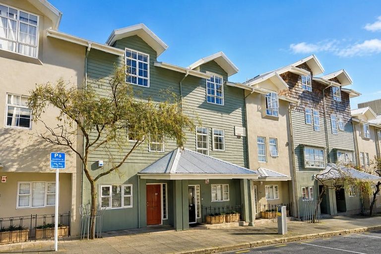 Photo of property in 64 Pipitea Street, Thorndon, Wellington, 6011