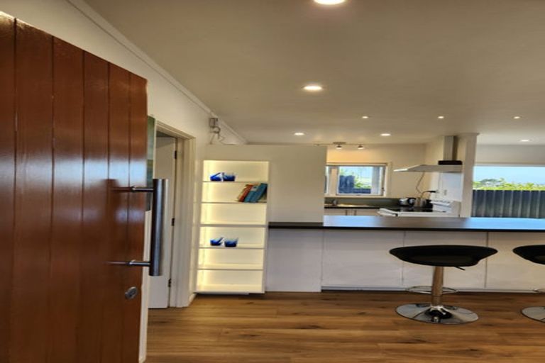 Photo of property in 2/44 Waimumu Road, Massey, Auckland, 0614