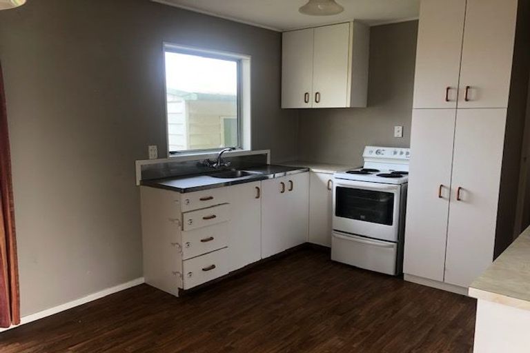 Photo of property in 2 Suzanne Grove, Kelvin Grove, Palmerston North, 4414