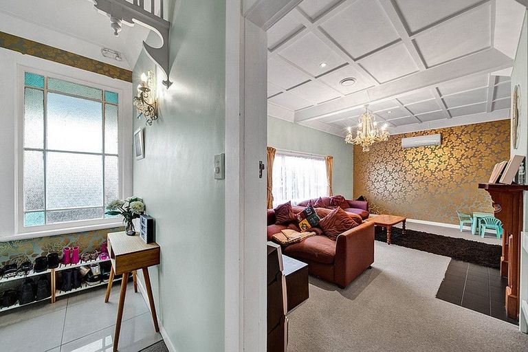 Photo of property in 53 Disraeli Street, Hawera, 4610