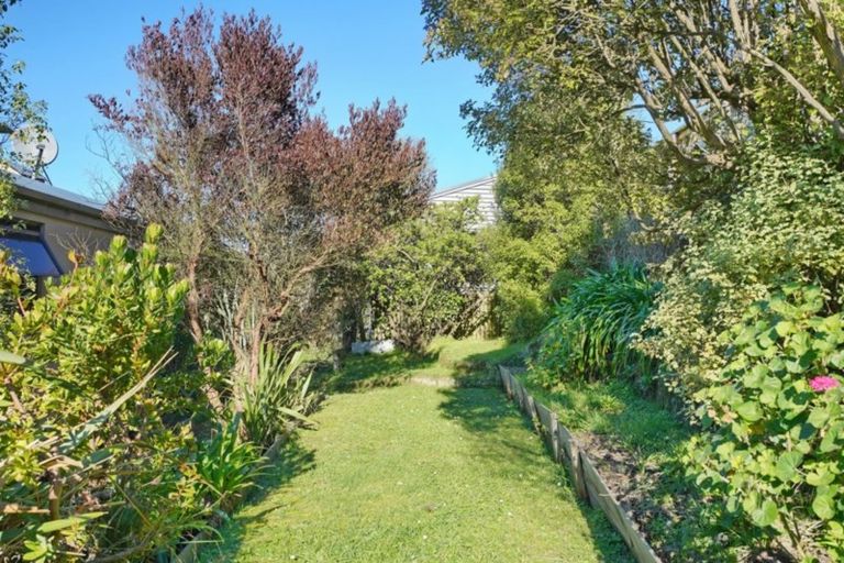 Photo of property in 37 Cornwall Road, Lyttelton, 8082