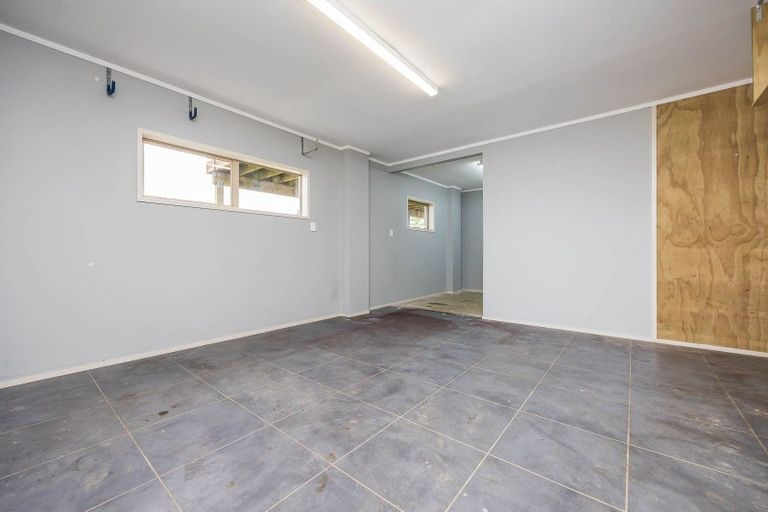Photo of property in 9a Pendene Place, Forrest Hill, Auckland, 0620