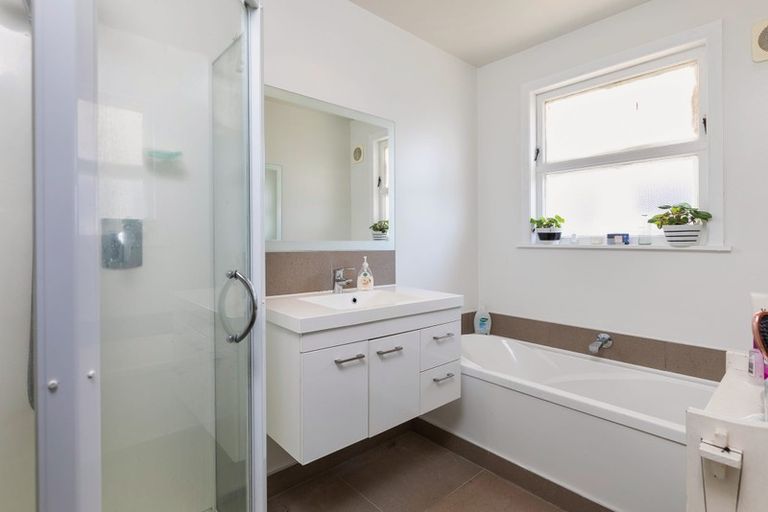 Photo of property in 44 Cobham Crescent, Kelston, Auckland, 0602