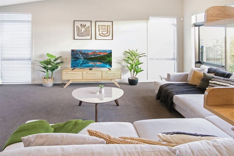 Photo of property in 17 Liberation Road, Papakura, 2110