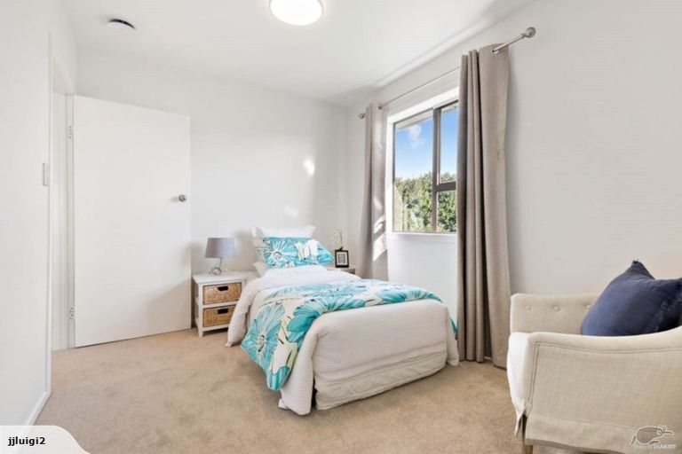 Photo of property in 1/31 Browns Bay Road, Browns Bay, Auckland, 0630