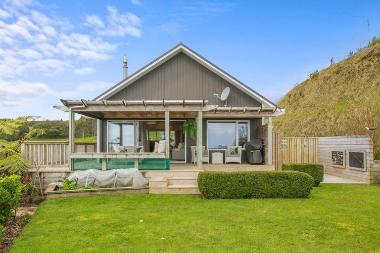 Photo of property in 828 Dover Road, Okato, New Plymouth, 4374