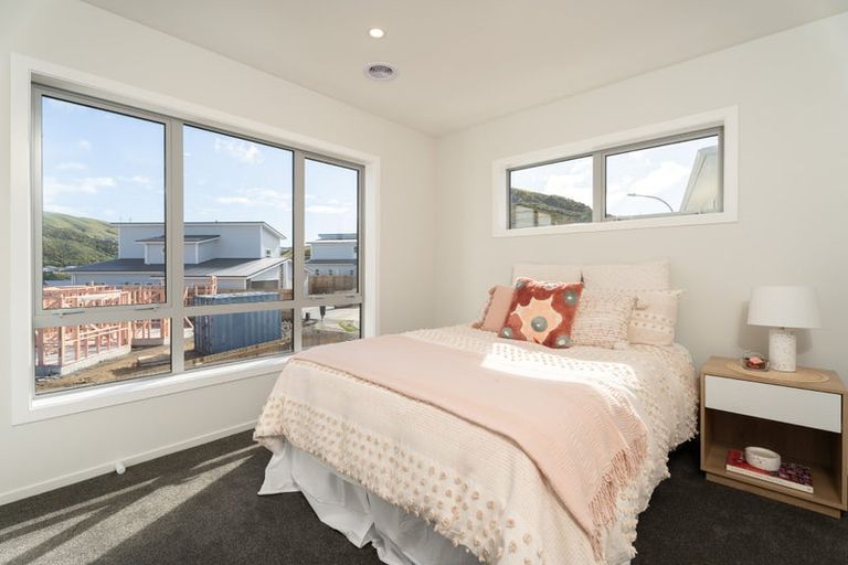 Photo of property in 9 Pine Hill Rise, Glenside, Wellington, 6037