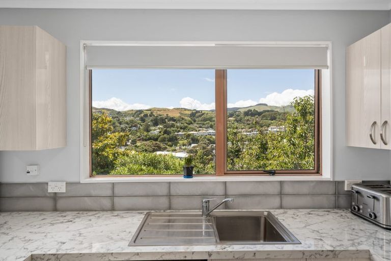 Photo of property in 15a Kereru Bend, Tawa, Wellington, 5028