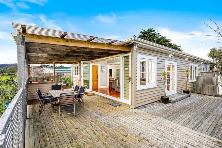 Photo of property in 55 Springs Road, Parakai, 0830