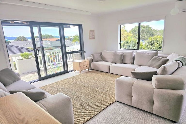 Photo of property in 18 Kahurangi Place, Snells Beach, 0920