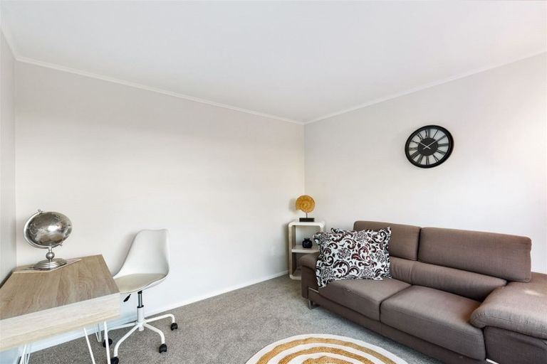 Photo of property in 17 Awhiorangi Promenade, Swanson, Auckland, 0816
