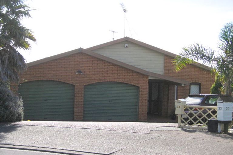 Photo of property in 24 Halldene Terrace, Red Beach, 0932