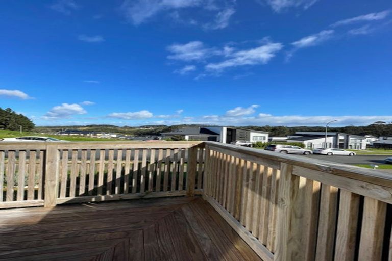 Photo of property in 4 Celestial Crescent, Orewa, 0931