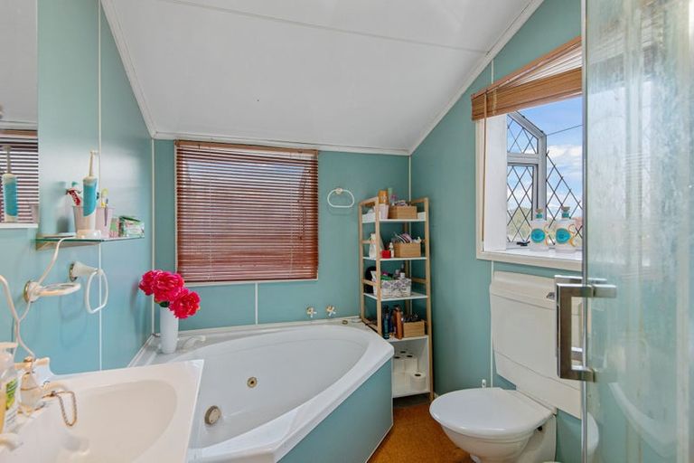 Photo of property in 167 Memorial Avenue, Burnside, Christchurch, 8053