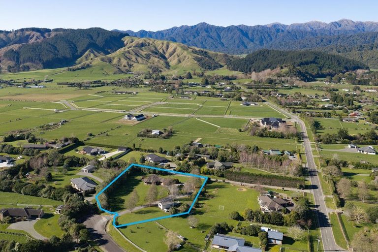 Photo of property in 14 Pukematawai Lane, Levin, 5571