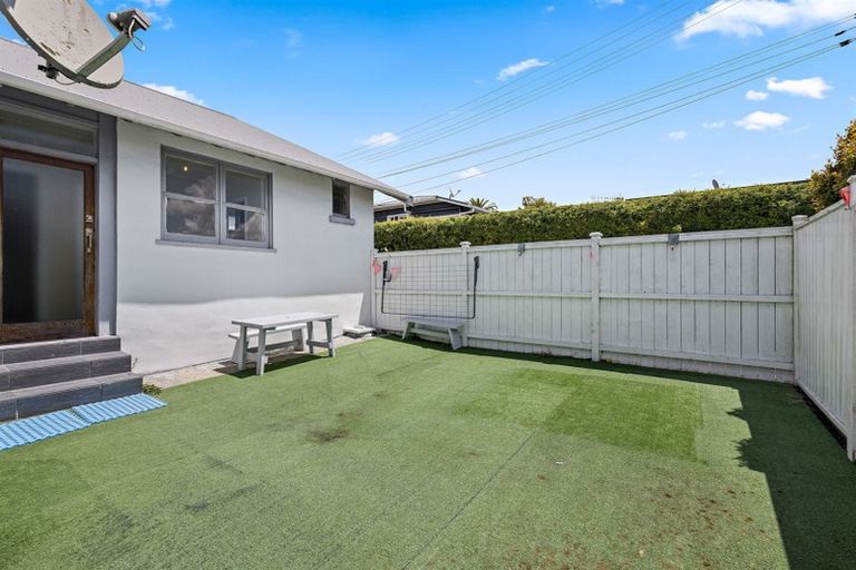 Photo of property in 1/221 Onewa Road, Birkenhead, Auckland, 0626