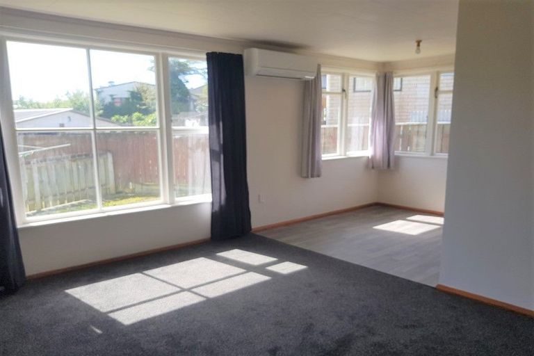 Photo of property in 35 Cornwall Crescent, Cannons Creek, Porirua, 5024
