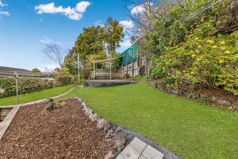 Photo of property in 10 Glucina Place, Glen Eden, Auckland, 0602