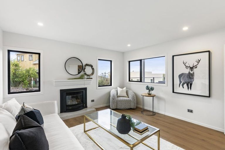 Photo of property in 1/47 Deep Creek Road, Waiake, Auckland, 0630