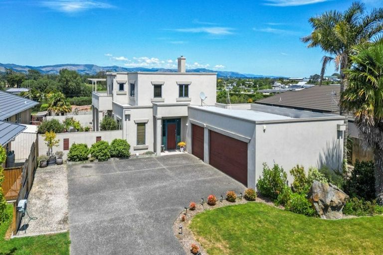 Photo of property in 55 Royal Oak Drive, Kelvin Grove, Palmerston North, 4414