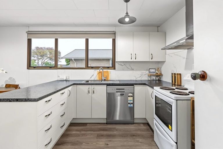 Photo of property in 8a Queenspark Drive, Parklands, Christchurch, 8083