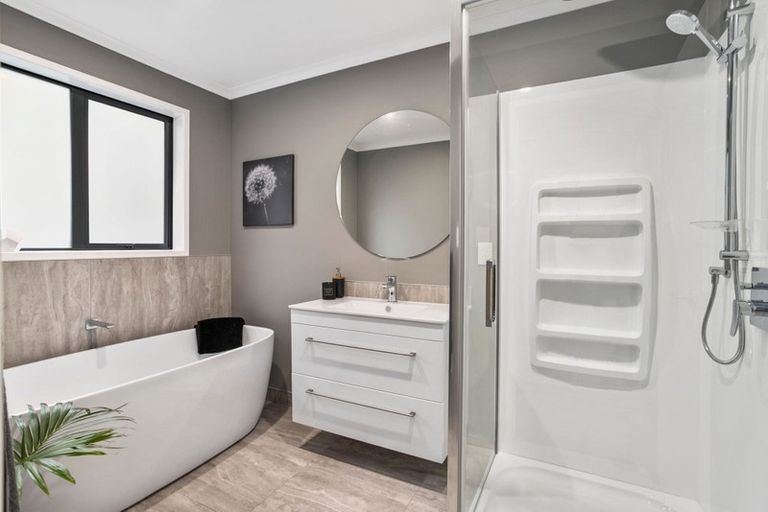 Photo of property in 55c Twin Parks Rise, Papakura, 2110