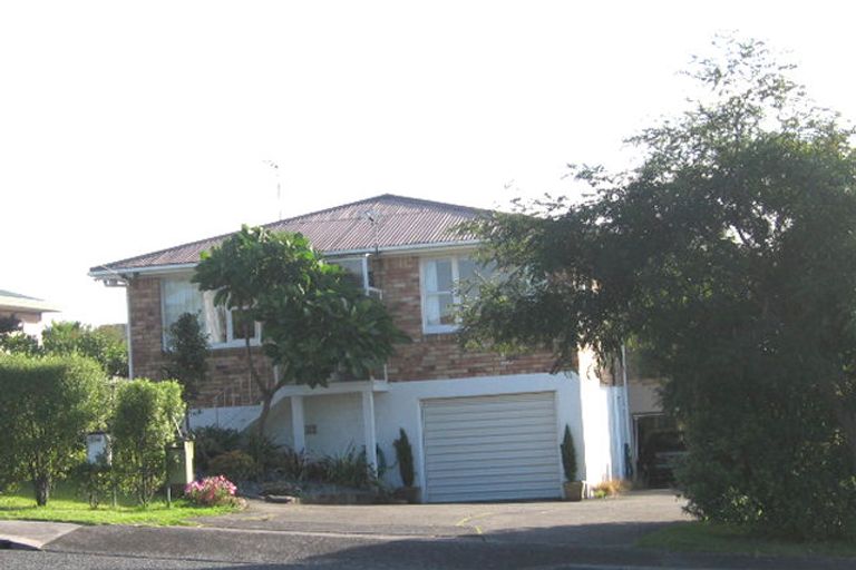 Photo of property in 2/182 Chivalry Road, Glenfield, Auckland, 0629