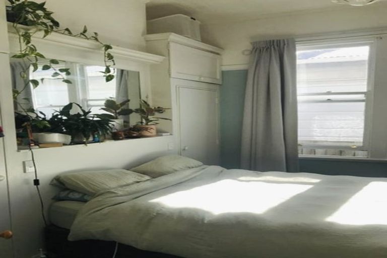 Photo of property in 19 Kenwyn Terrace, Newtown, Wellington, 6021