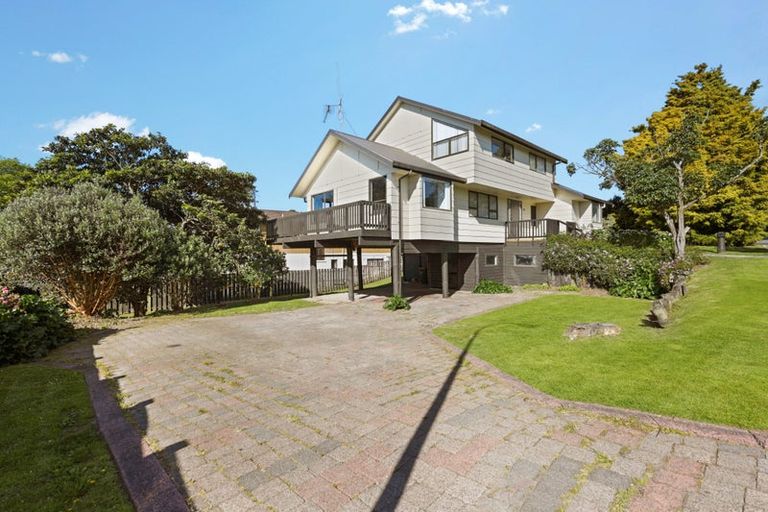 Photo of property in 83 Gilbass Avenue, Hamilton Lake, Hamilton, 3204