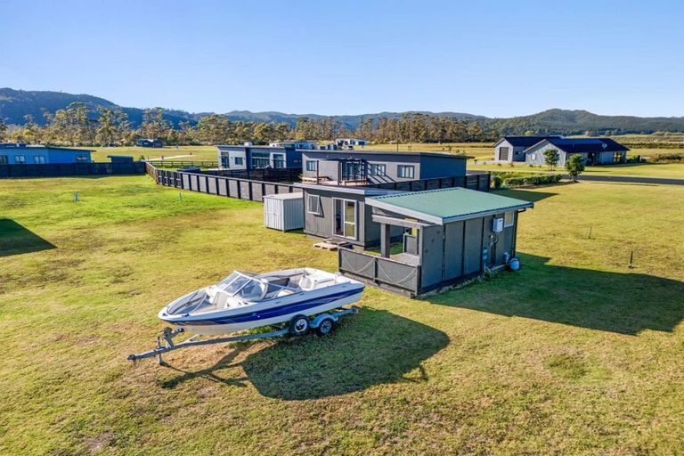 Photo of property in 7 Riria Way, Matarangi, 3592