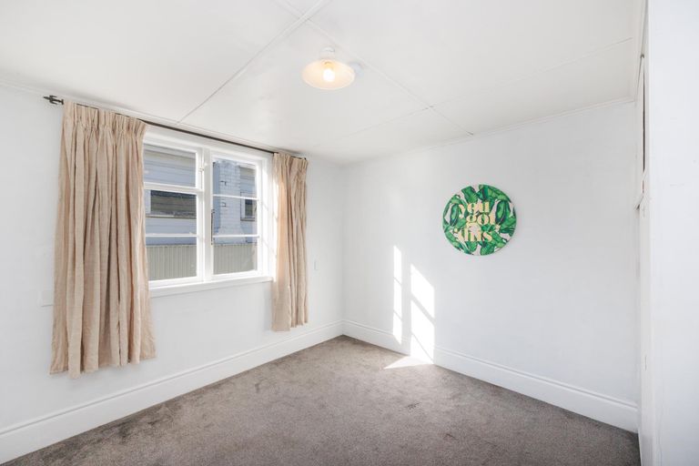 Photo of property in 21 Edgeware Road, Palmerston North, 4410
