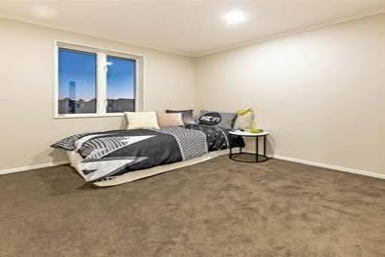 Photo of property in 10 Warbler Crescent, Papakura, 2110