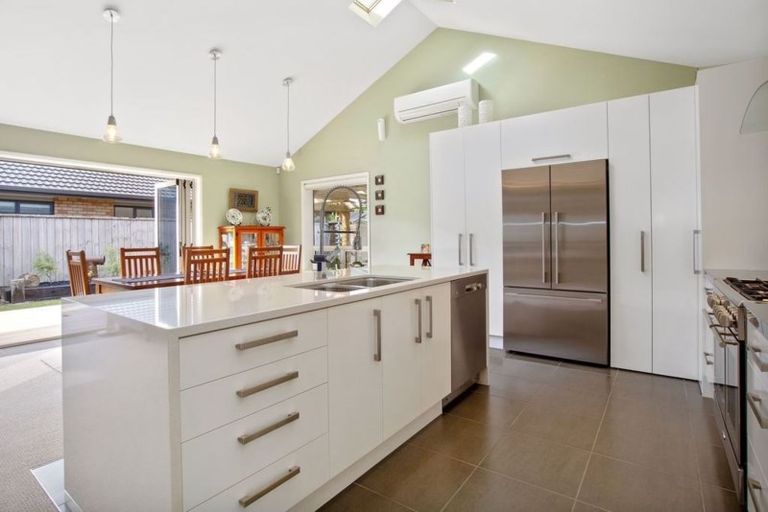 Photo of property in 197 Woodman Drive, Tawa, Wellington, 5028