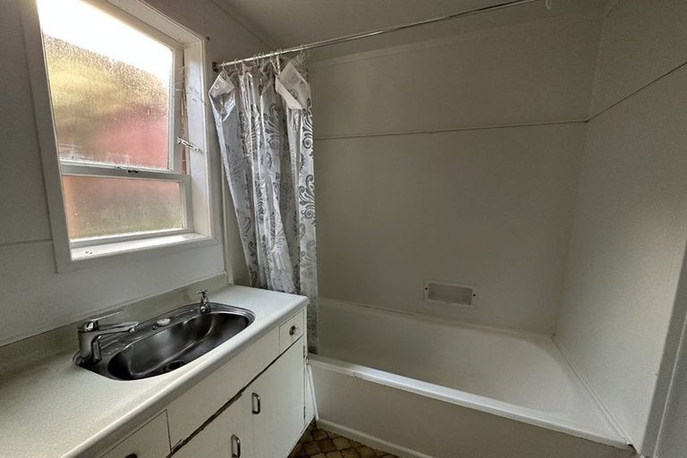 Photo of property in 140a Golf Road, Titirangi, Auckland, 0600