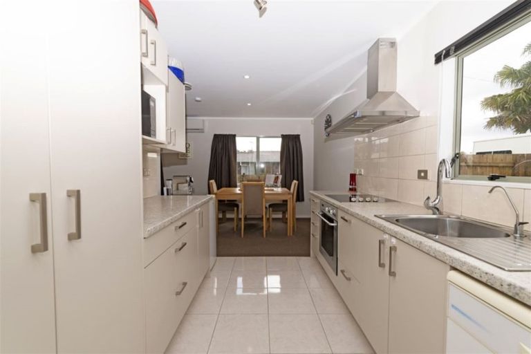 Photo of property in 3 Lori Place, Massey, Auckland, 0614