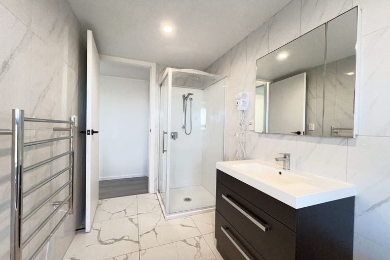 Photo of property in 131 Oaktree Avenue, Browns Bay, Auckland, 0630