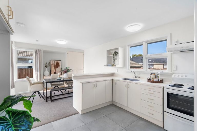 Photo of property in 53 Greendale Avenue, Avonhead, Christchurch, 8042